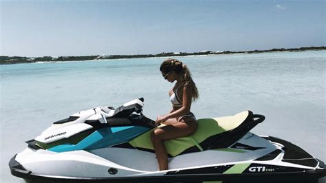 Hot Girls On Jet Skis