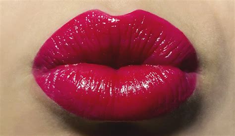 10 Brilliant Tips To Make Your Lips Kissable Instantly