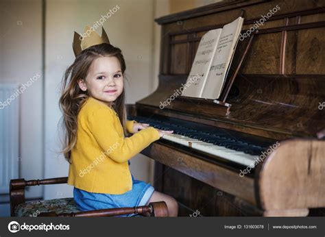 Adorable Fille Jouant Du Piano Image Libre De Droit Par Rawpixel