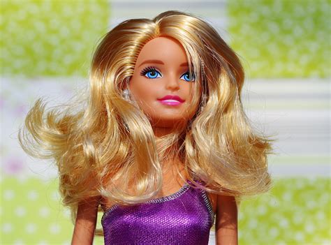 Ada yang karena faktor stres, turunan atau karena terkena produk produk bahan kimia. Gambar Barbie Rambut Panjang - gaya foto