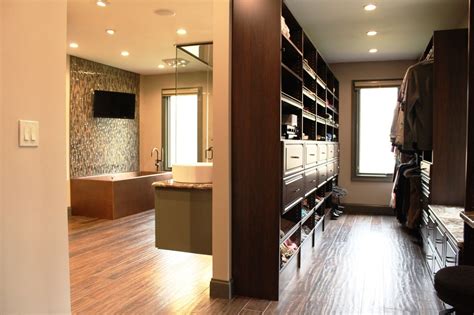 Regardless of size, your master bedroom is full of design potential. Luxury Walk-in Closet Pictures For Inspiration ...