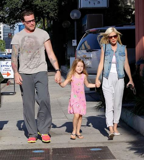 Putting It Back Together Tori Spelling And Dean Mcdermott Hold Hands