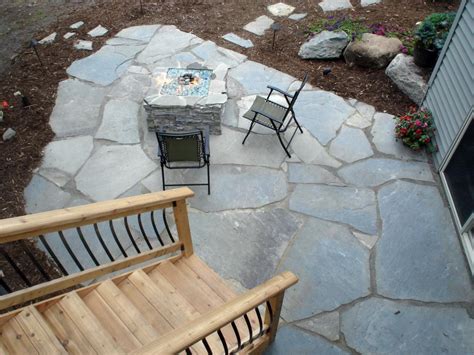 Lay out the individual stones, adjusting for the best fit and keeping the gaps between stones consistent. 10 Ways to Upgrade Your Outdoor Spaces | DIY