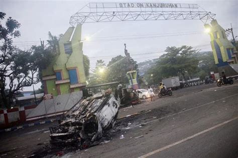 Tragedia En Indonesia Hubo 129 Muertos En Una Batalla Campal Tras Un