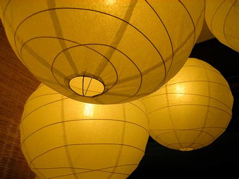 How To Light Your Dorm Room With Christmas Lights And Paper Lanterns