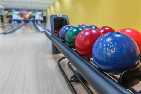 Heavy Vs Light Bowling Balls 🎳 Which Is Best And Why