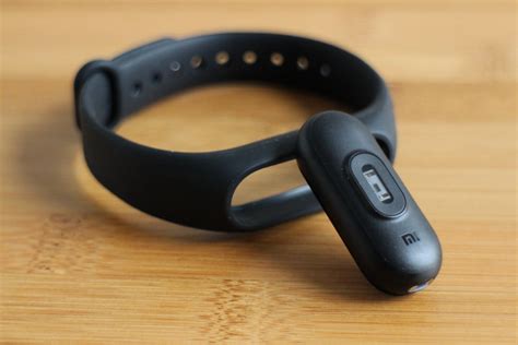 Simply lift your wrist* to view time and tap the button for steps and heart rate. Xiaomi Mi Band 2 Review | Digital Trends