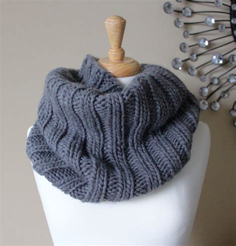 Free Knitting Patterns: Bulky Ribbed Cowl - Leah Michelle Designs