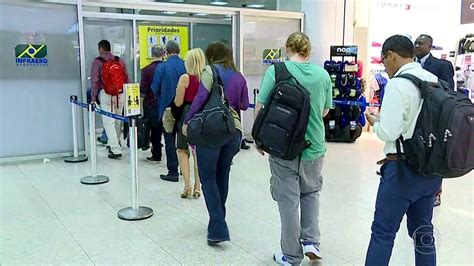 Novas regras de segurança nos aeroportos provocam longas filas e muita