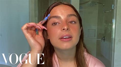 addison rae s guide to faux freckles and a go to glowy makeup look beauty secrets