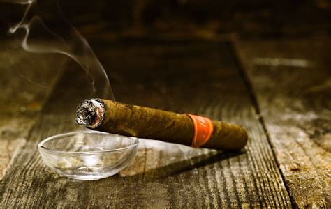 How Far Down Should A Cigar Properly Be Smoked