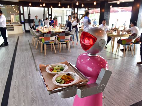 The Rise Of Waiter Robots In The Hospitality Industry 7 Continents Media