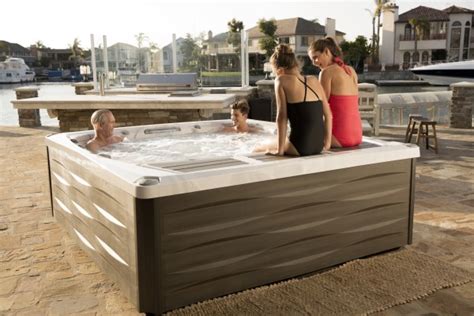 What Are The Best 6 Person Hot Tubs