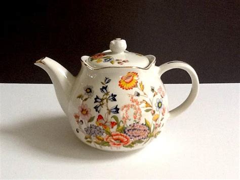 Biography, official website, pictures, videos from youtube, related forum topics, shouts, news, tour dates and events, live auctions, online shopping sites, detailled reviews and ratings. Vintage Robinson Design Group White & Floral Teapot ...