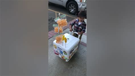 Toddler Dresses As Paleta Vendor For Halloween In Fresno Youtube