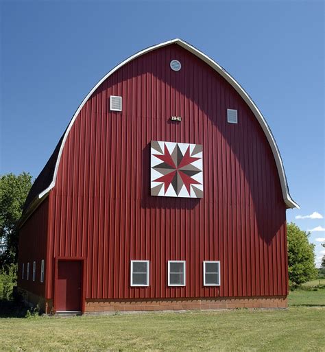 Things To Do Barn Quilts Of Black Hawk County Tour Painted Barn