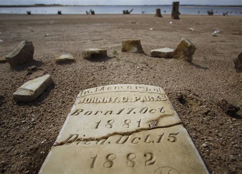 Depleted Texas Lakes Expose Ghost Towns Graves Cbs News