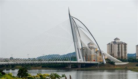 Ketahui jawabannya pada ulasan di bawah ini. INSPIRASI MAWADDAH: A Bridge Too Far.....@ Yang dikejar ...