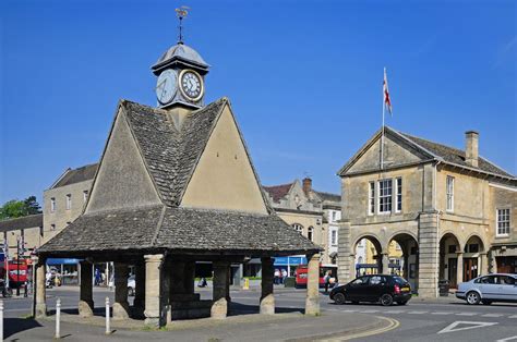 uk oxon witney buttercross 03 by darrell godliman the buttercross and town hall high