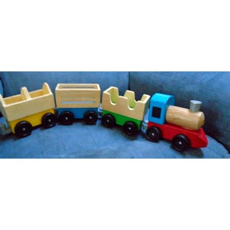 Melissa And Doug Wooden Farm Train Set With 3 Linking Cars And Steam