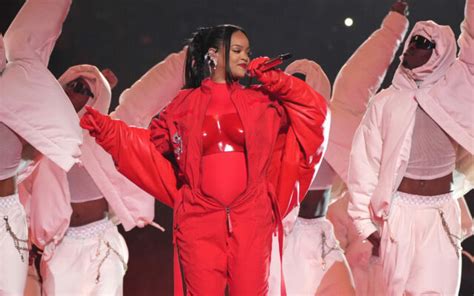 Rihanna Announces Pregnancy At Super Bowl Halftime Show Kixie 107