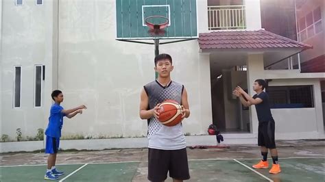Tehnik Dasar Pivot Dalam Permainan Bola Basket Youtube