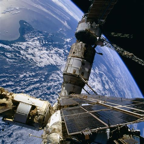 Mirs Modules Image Of The Russian Space Station Mir Taken Flickr