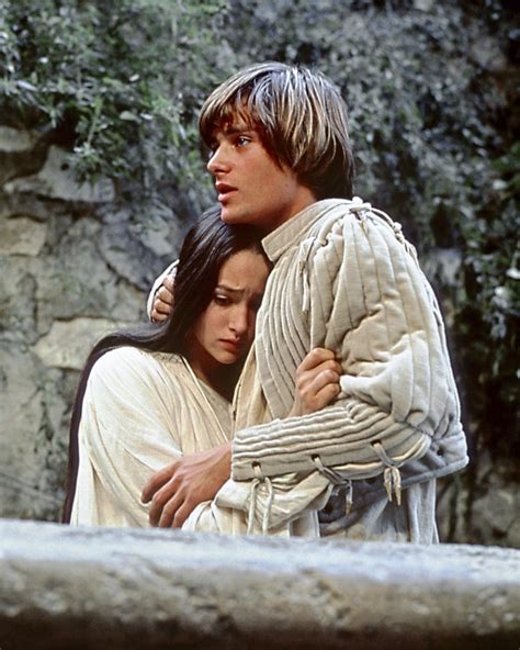 Romeo And Juliet Olivia Hussey Leonard Whiting Embracing 8x10 Photo Ebay