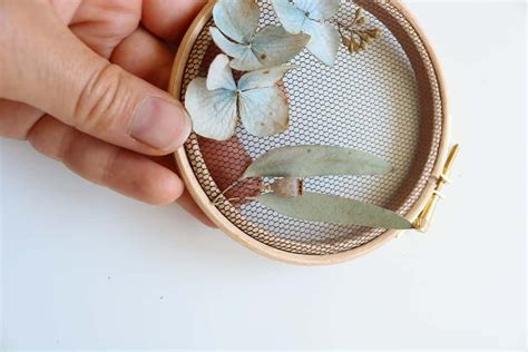 How To Make Embroidery Hoop Art With Dried Flowers Olga Prinku Shares