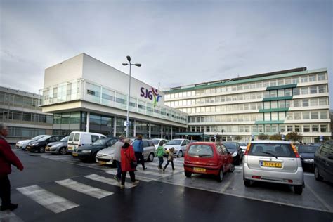 Mijn werkgever krijgt de bonus, zo'n € 1800. Ook Sint Jans Gasthuis Weert gaat zorgbonus nu uitbetalen ...