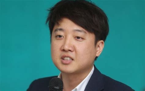 국민의힘 당 대표 선거를 앞두고 실시한 여론조사에서 이준석 전 최고위원이 1위를 차지했습니다.pnr이 지난 14일 머니투데이와 미래한국연구소 의뢰로 1,005명을 조사한. 관동대지진 언급한 이준석 "지금은 서울시청인가"