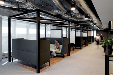 Office Breakout Spaces In 2020 Office Design Modern Interior Design