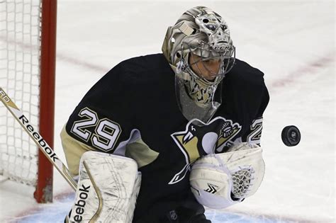 Lmao, he just got traded to chicago from vegas and just a few minutes after the trade happend rumours on some hockey. Marc-André Fleury doit briller en séries
