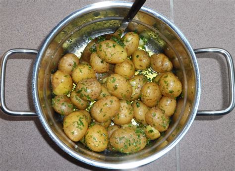 Kartoffelsalat mit ganzen Drillingen