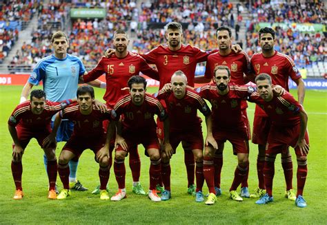 منتخب اسبانيا حاليا هو صاحب المركز الثانية في جدول ترتيب المجموعة الرابعه برصيد 8 نقاط بفارق نقطةواحده فقط عن خصمه منتخب المانيا قبل مواجهة اليوم. منتخب إسبانيا مهدد بالحرمان من مونديال 2018