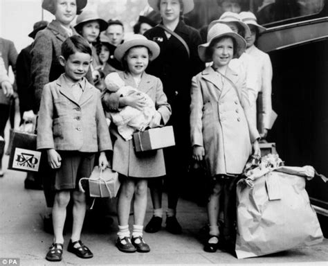 Two Thousand Ww2 Children Evacuees Reunite 70 Years Later Daily Mail