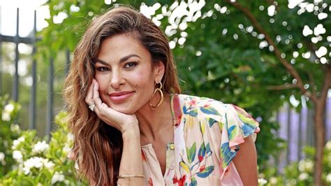 Eva Mendes Shares Close Up Dermaplaning Treatment Shaving My Face