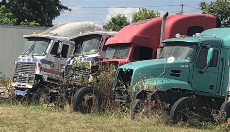 Junk Yard Pics Antique And Classic Mack Trucks General Discussion