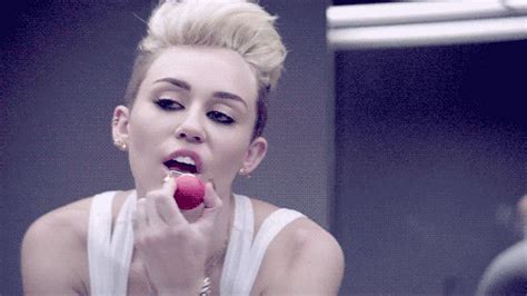 Miley Cyrus Fashion Gif Find Share On Giphy