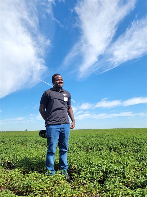 Emmanuel Cooper Receives Travel Award | Purdue University HLA Happenings