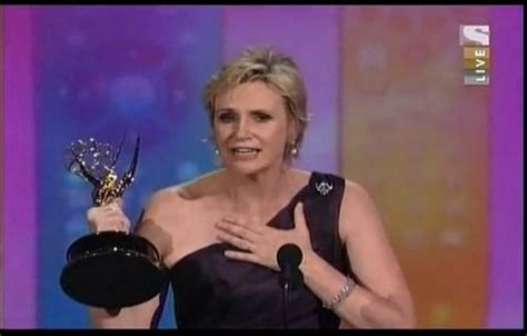 Watch Jane Lynch Thanks Her Wife At The Emmys Towleroad Gay News
