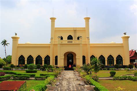 Istana Siak Sri Indrapura Sejarah Lokasi Harga Tiket Masuk