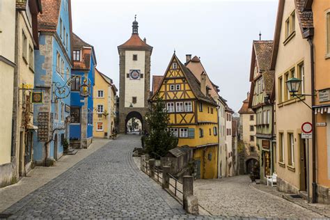 With its stunning tower walls, picturesque houses and cobbled lanes, this little town enjoys a huge reputation, with tourists from all over the world coming here to relax and immerse. Rothenburg ob der Tauber - Germany - Blog about ...