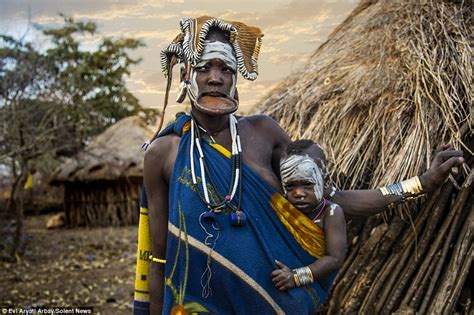 Women Of Ethiopias Mursi Tribe Show Off Their Traditional Lip Plates