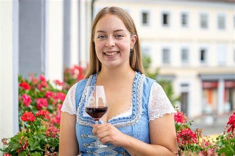 Emmendingen Carina Kratt Ist Neue Breisgauer Weinprinzessin 22