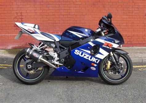 Een sitting in the shop over 3 years so we decided to just sell it. 1999 Suzuki GSX-R 750 - Moto.ZombDrive.COM