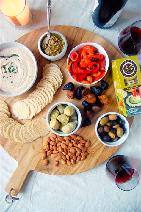 Just like on a standard dinner plate, you should have an equal amount of starches, vegetable or fruit. Mediterranean Appetizer Plate