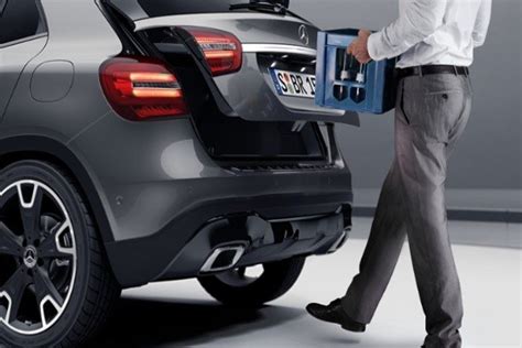 Hands Free Accesshow To Open And Close The Boot Of A Mercedes Benz