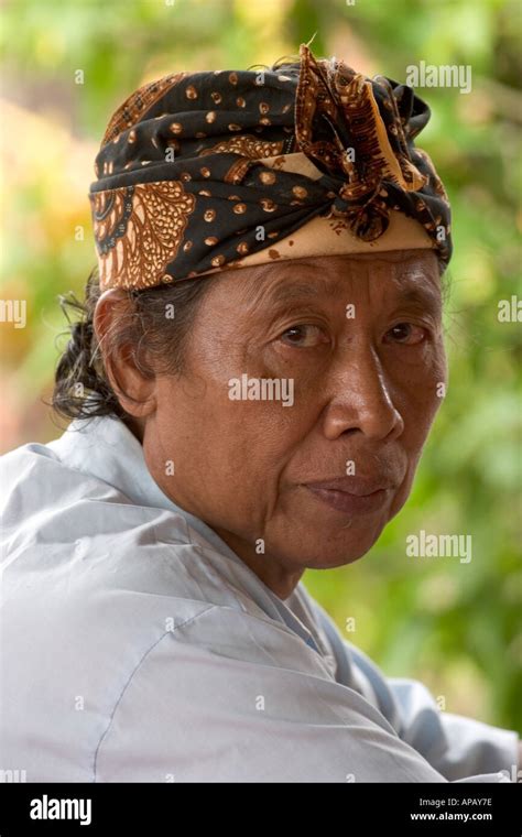 Balinese Man In Traditional Headdress Stock Photo Alamy