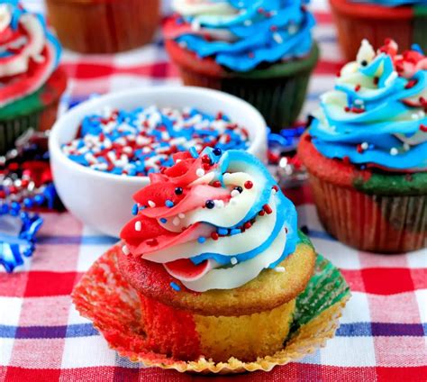 Red White And Blue Cupcakes With Whipped Buttercream Meals By Molly